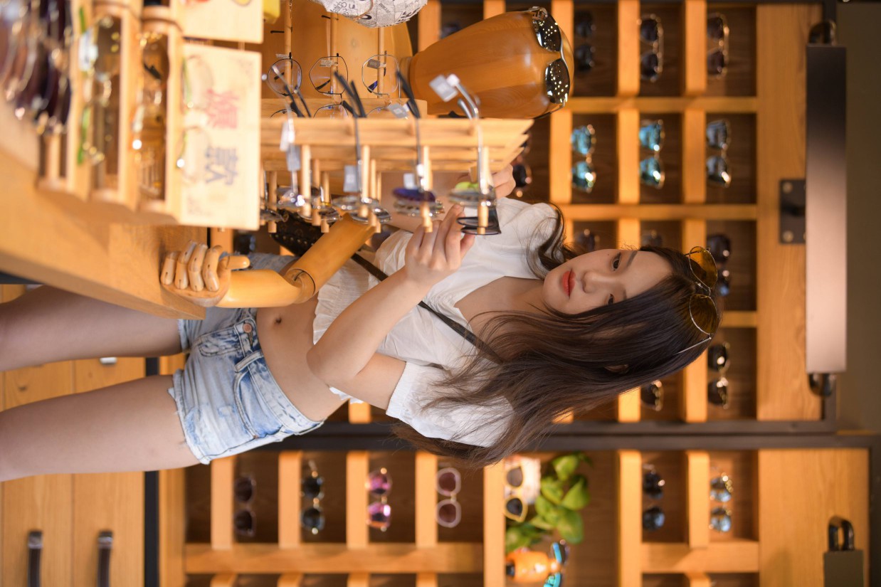 图片[4]-头戴花环的南方姑娘身穿紧身牛仔短裤【161P】00028-师姐图集