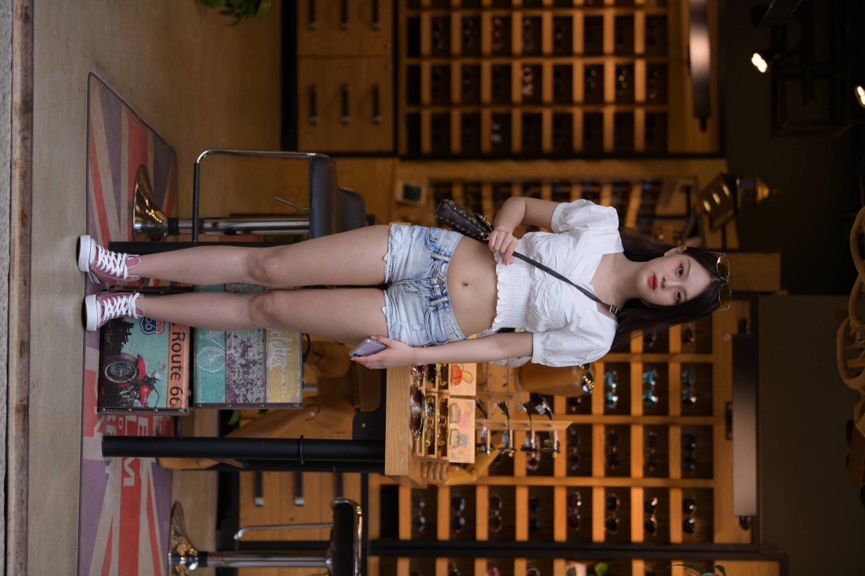 图片[6]-头戴花环的南方姑娘身穿紧身牛仔短裤【161P】00028-师姐图集