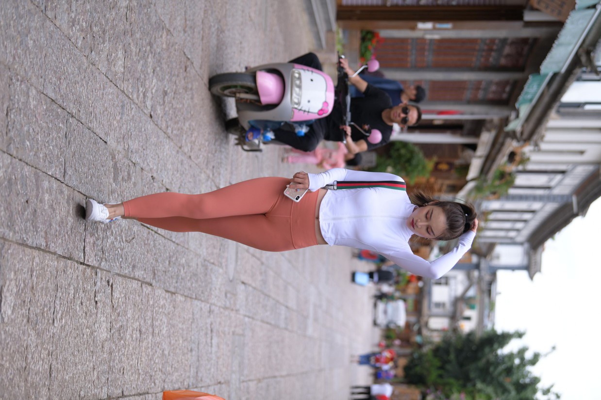 图片[2]-橙色瑜伽裤的高马尾姑娘【615P】00051-师姐图集