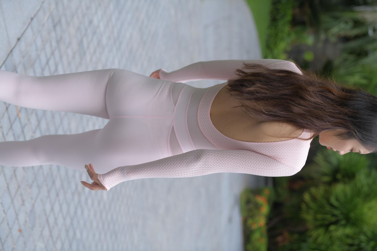 图片[4]-很漂亮眼睛也很大的白色瑜伽裤女孩【249P】00063-师姐图集