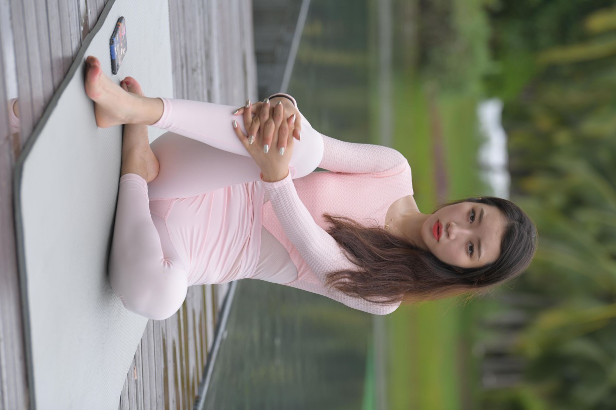 图片[7]-很漂亮眼睛也很大的白色瑜伽裤女孩【249P】00063-师姐图集