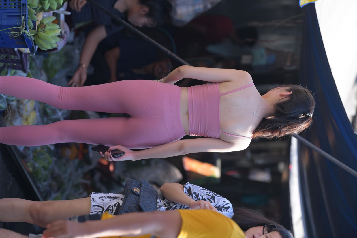 图片[3]-粉色的甜美瑜伽裤女孩在逛街【372P】00057-师姐图集