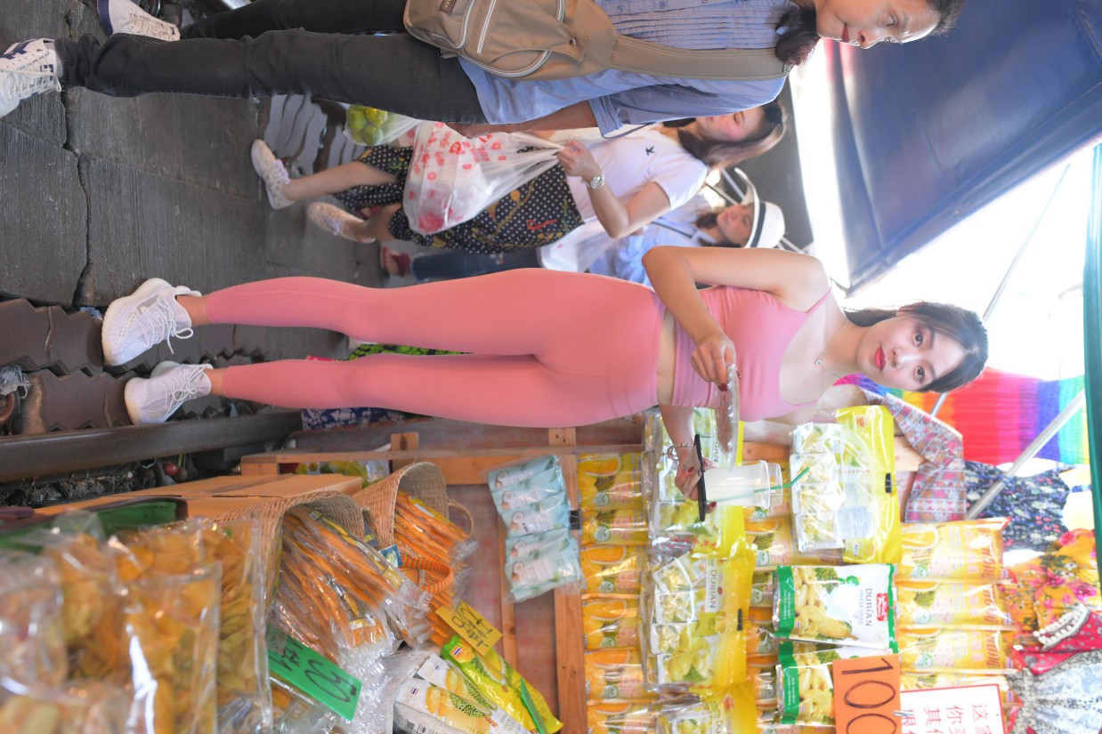 图片[4]-粉色的甜美瑜伽裤女孩在逛街【372P】00057-师姐图集