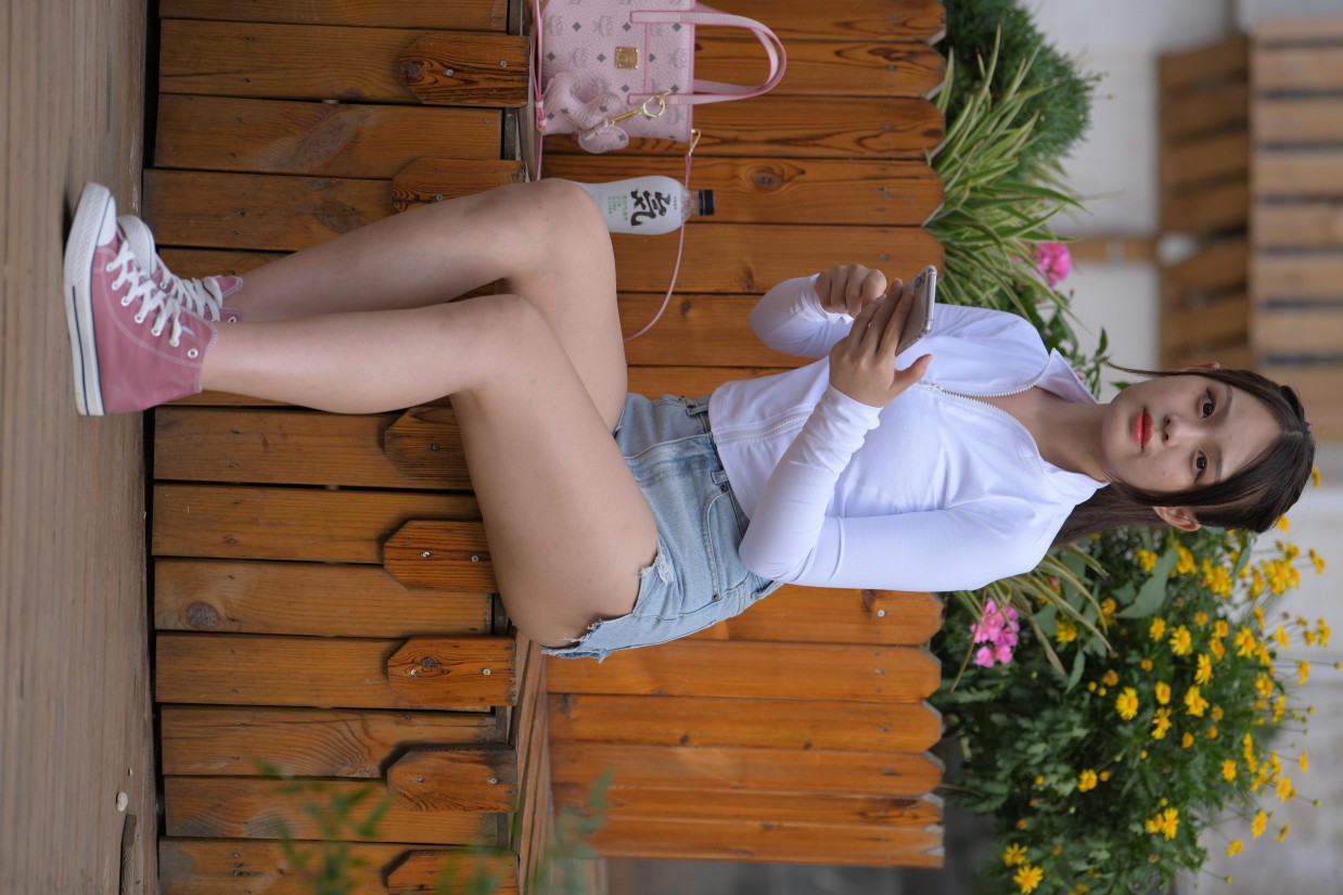 图片[7]-紧身牛仔短裤骑自行车的漂亮女孩【588P】00053-师姐图集