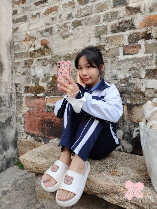 图片[5]-【免费】专心致志玩手机的女孩【42P】20028-师姐图集