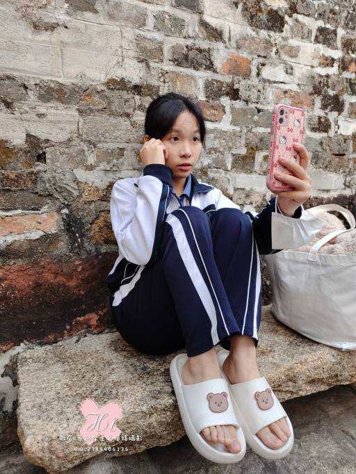图片[6]-【免费】专心致志玩手机的女孩【42P】20028-师姐图集