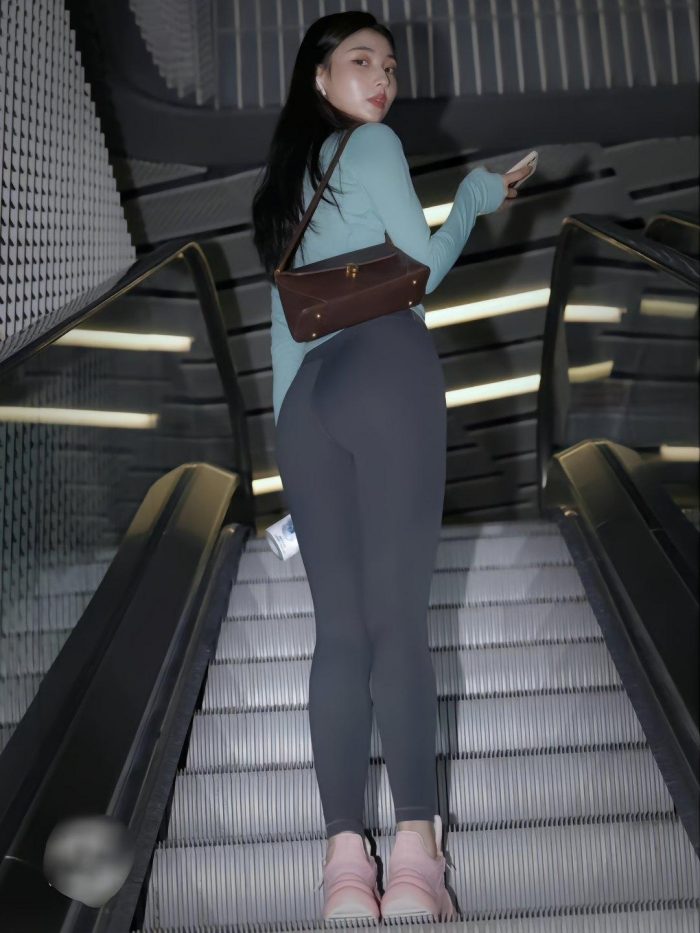 晚上逛商场的瑜伽裤漂亮女孩J2244 225P2V-15.1GB-师姐图集