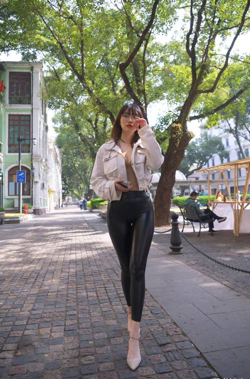 图片[2]-戴眼镜的皮裤女孩 J1473 1046P2V-35.5GB-师姐图集