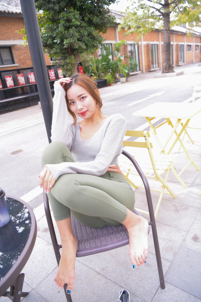 图片[3]-非常可爱的瑜伽裤女孩坐在凳子上 J1520 998P1V-26.5GB-师姐图集