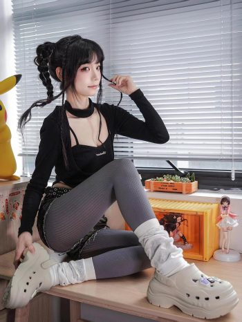 图片[9]-牛仔热裤+灰丝姑娘玩自拍-师姐图集