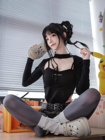 图片[5]-牛仔热裤+灰丝姑娘玩自拍-师姐图集