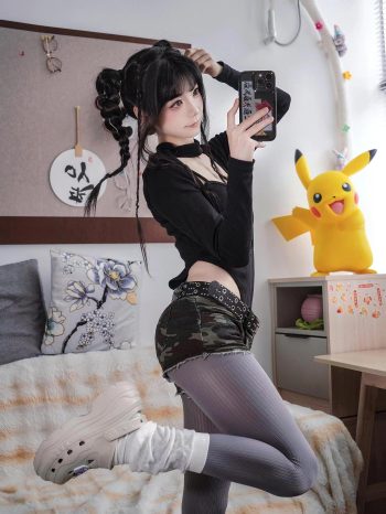 图片[2]-牛仔热裤+灰丝姑娘玩自拍-师姐图集