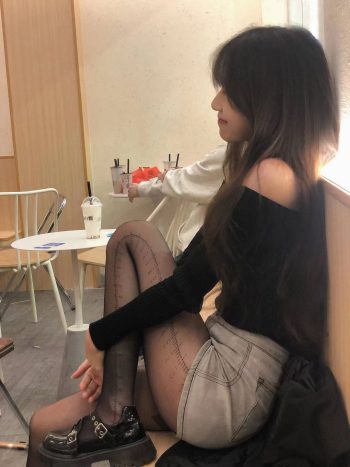 图片[6]-牛仔短裤+黑丝，太好看了吧-师姐图集