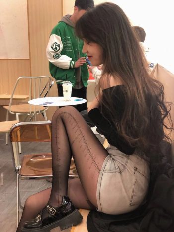 图片[3]-牛仔短裤+黑丝，太好看了吧-师姐图集