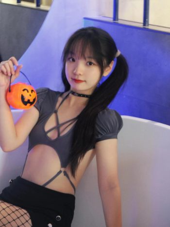 图片[5]-网格丝袜的清纯双马尾小姑娘-师姐图集