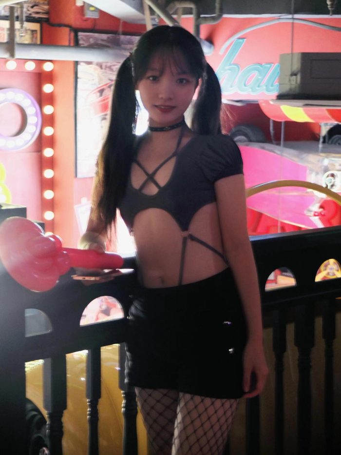 网格丝袜的清纯双马尾小姑娘-师姐图集